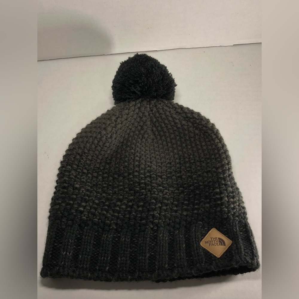 The North Face Beanie with Poof ☁️ OS